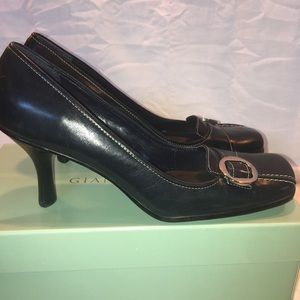 Women’s Gianni Bini Leather Pumps Navy